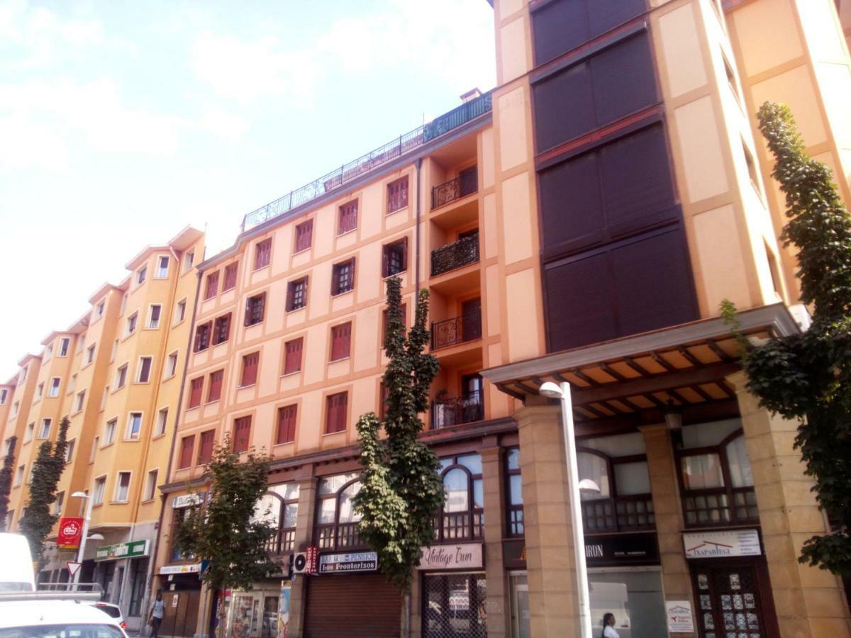 Los Fronterizos Hotel Irun Buitenkant foto